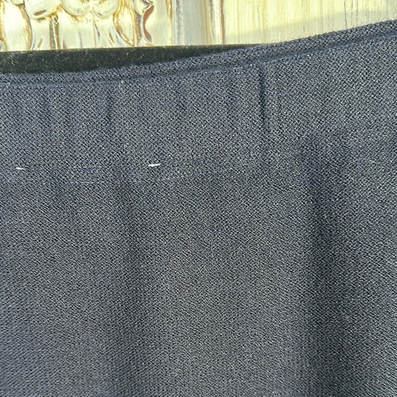 St. John Dark Navy Knee-Length Knit Pencil Skirt for Work or Special Occassion - Picture 4 of 6